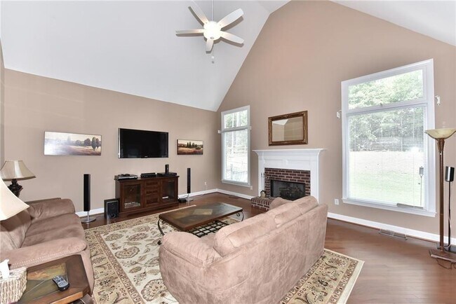 Building Photo - 735 Apsley Way