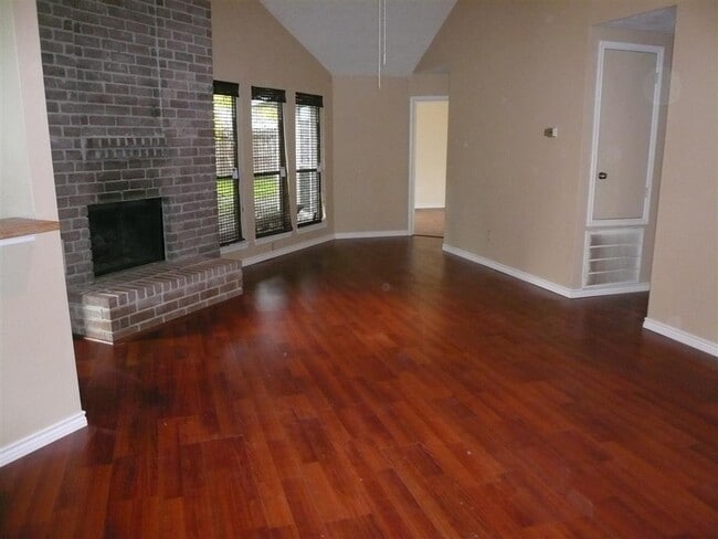 Building Photo - 21603 Meadowhill Dr