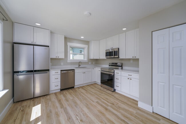 Primary Photo - 68 Palmer St