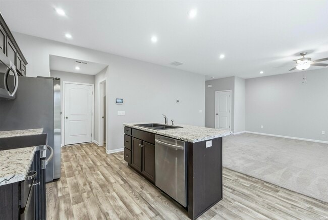 Building Photo - 3595 Canal Square Dr