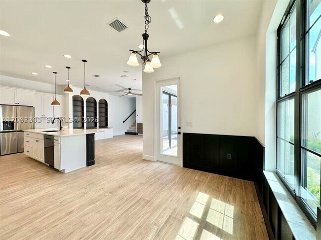 Building Photo - 8436 Lyside Dr