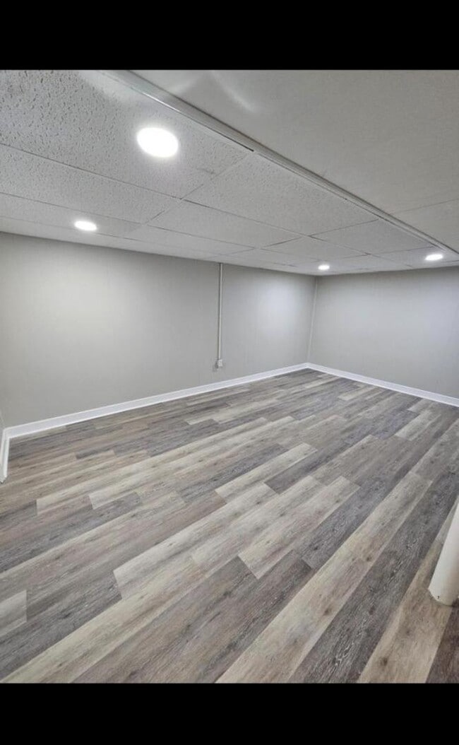 Building Photo - 1425 Deacon St