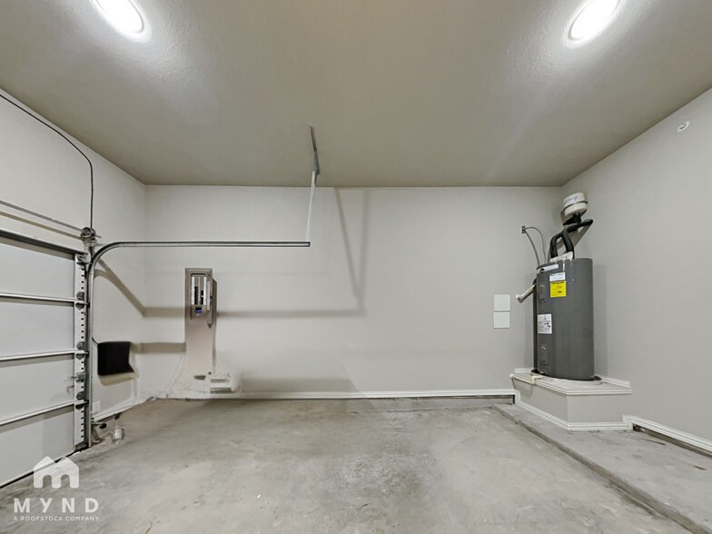 Building Photo - 2805 Lindale Dr
