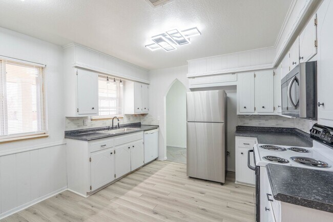 Building Photo - Bright and clean 3 bedroom home!