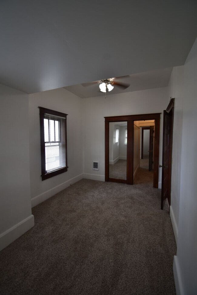 Building Photo - Cozy 2-Bedroom Home Near West Albany High School!