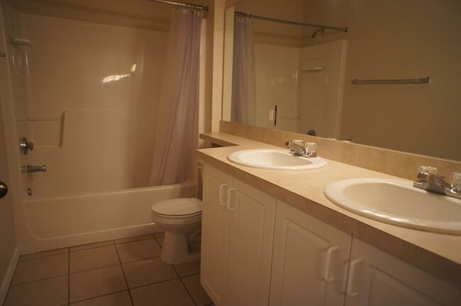 Building Photo - Lovely Condo in The Greens at West End