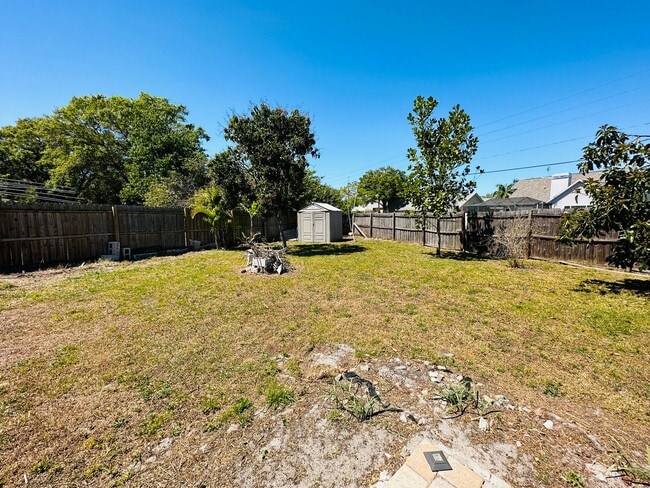 Building Photo - 3/2.5/1 Freshly Updated Pinellas Park Home