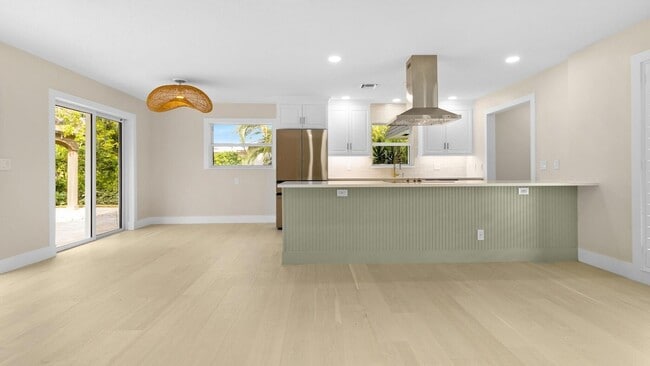 Building Photo - 158 Lucina Dr