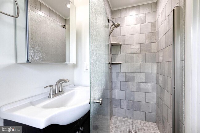 Building Photo - Beautiful 3bd 3bth single family ranch sty...