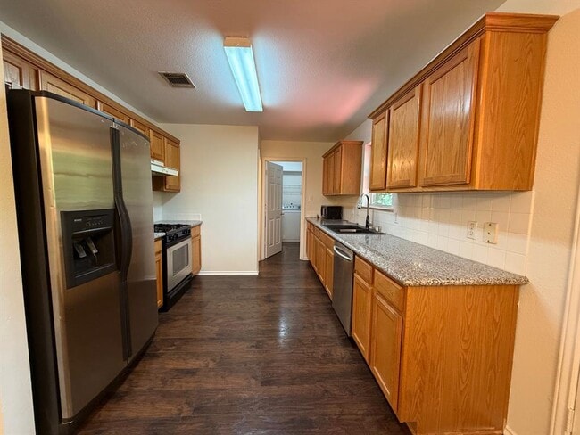 Building Photo - 1464 David Curry Dr