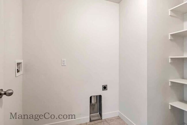 Building Photo - Comfortable New Townhouse