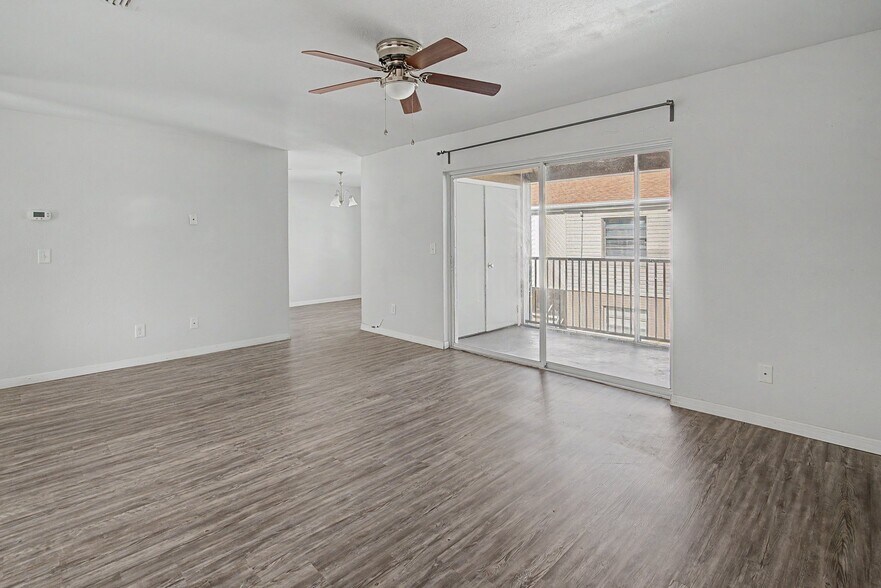 Building Photo - 7210 N Manhattan Ave