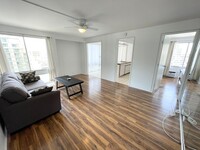 Building Photo - 2 bedroom, 2 bathroom w/ Parking in Waikiki!