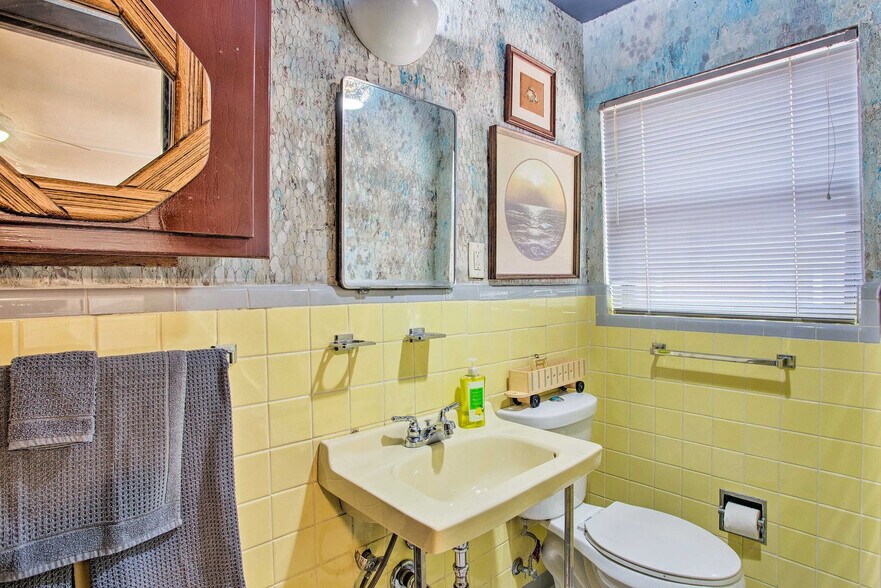 Building Photo - 5316 Redbud Ln