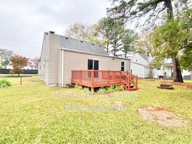 Building Photo - 3524 Bapaume Ave