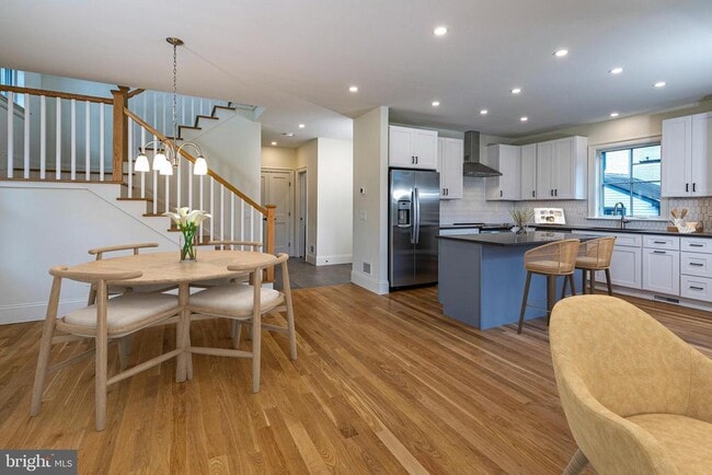 Building Photo - 22 Dickinson St