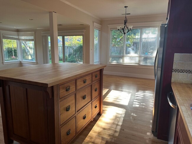 Building Photo - Buena Vista Rancher 4 bed /3 bath - Excell...