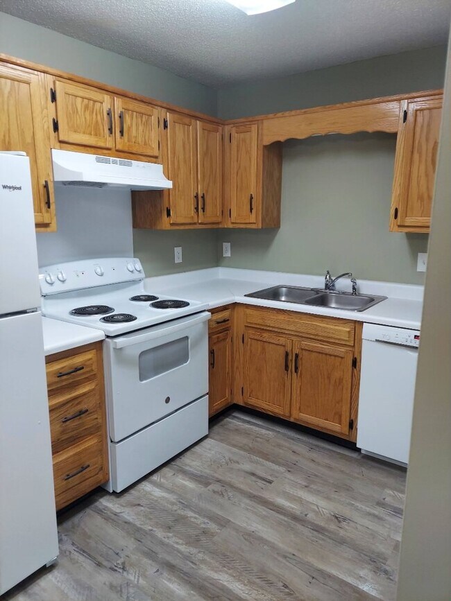 Building Photo - 137 Shearer St