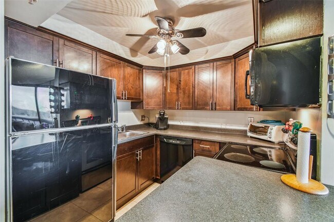 Building Photo - 255 Dolphin Point