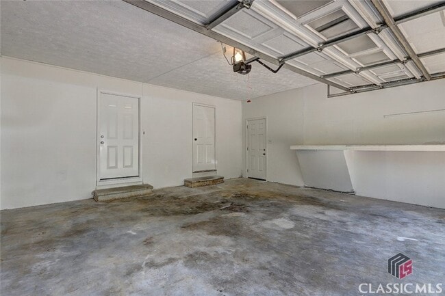 Building Photo - 215 Hubbard St