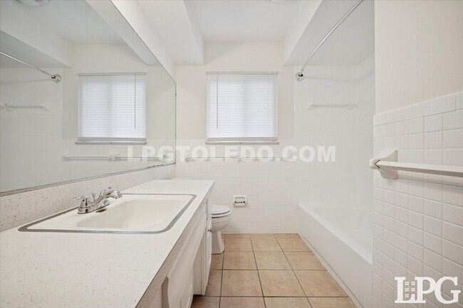 Building Photo - 3860 Sheffield Ct