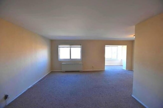 Building Photo - SUNNY & SPACIOUS 2 BR CONDO IS AVAILABLE IN COLLEGE PARK WALKING DISTANCE TO UMD