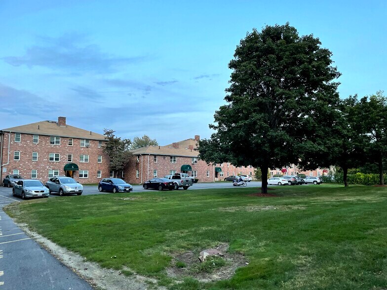 Building Photo - 180 Tyngsboro Rd