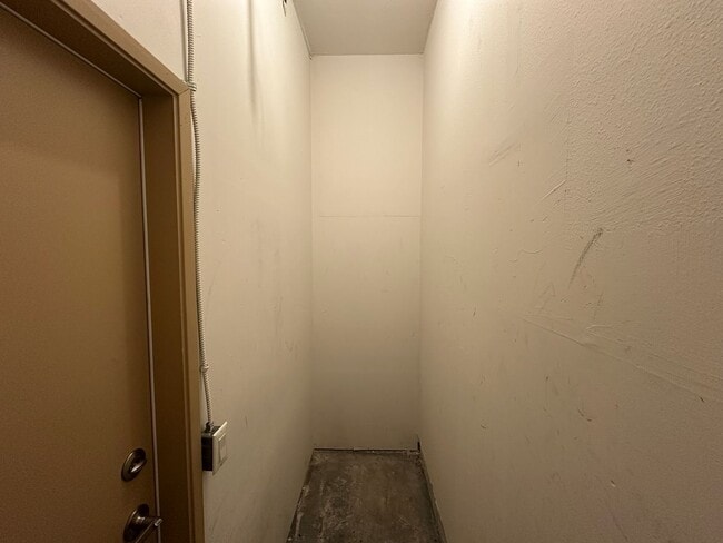 Building Photo - Beautiful 2BD/1BA W/ Updated Kitchen, AC, and In-Unit Laundry in Colina Del Sol!