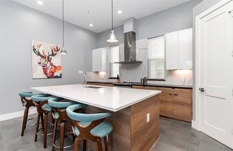 Building Photo - 2239 Lovedale Ave