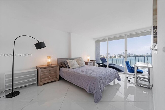 Building Photo - 7601 E Treasure Dr