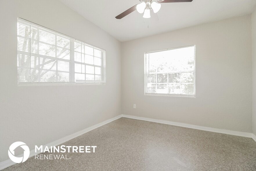 Building Photo - 451 E 6th St