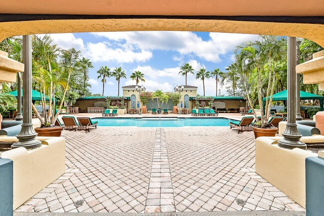 Building Photo - 520 SE 5 Ave