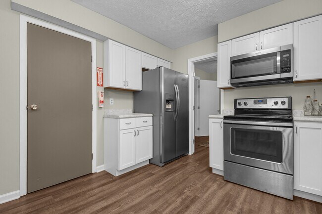 Building Photo - 6590 Bennell Dr