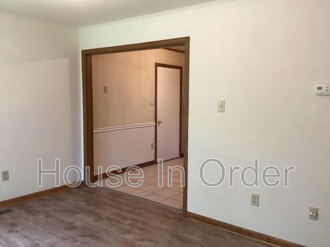 Building Photo - 905 Montreat Rd
