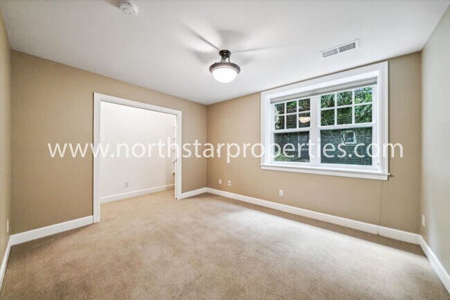 Building Photo - New Exquisitely Designed Dream Home in Lake Oswego.