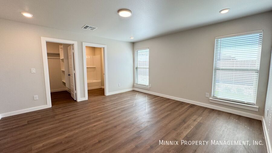 Building Photo - 2136 Kokomo Ave