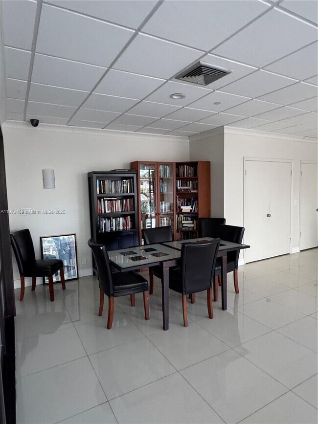 Building Photo - 2049 S Ocean Dr