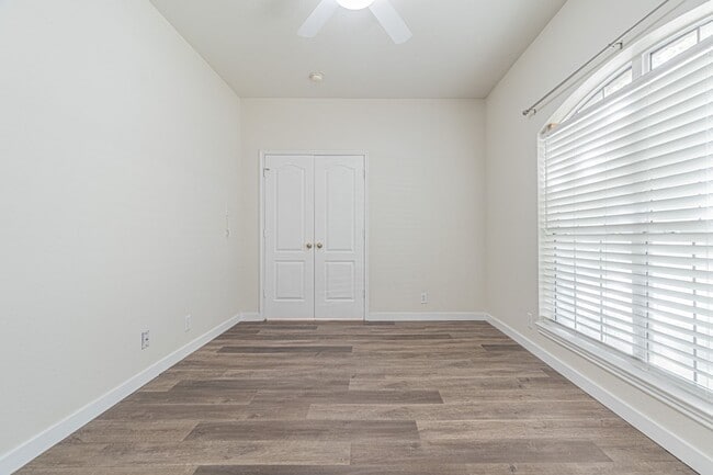Building Photo - 213 Tapwood Ln