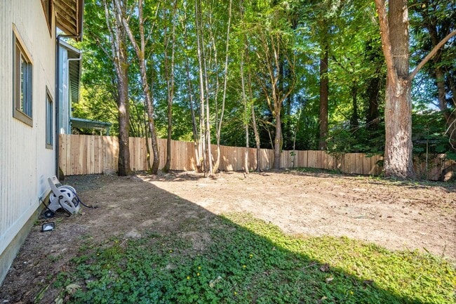 Building Photo - PENDING APPLICATION; Westside 2BD Duplex