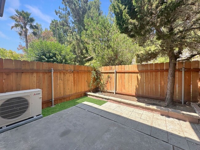 Building Photo - Charming 2BD/1BA Home in San Carlos W/ A/C...