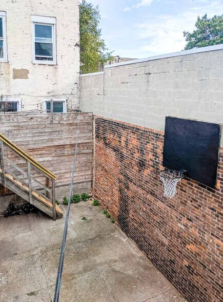 Building Photo - 2121 E Dauphin St