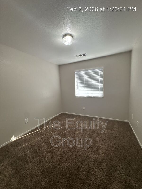 Building Photo - 2547 W Lark Ave