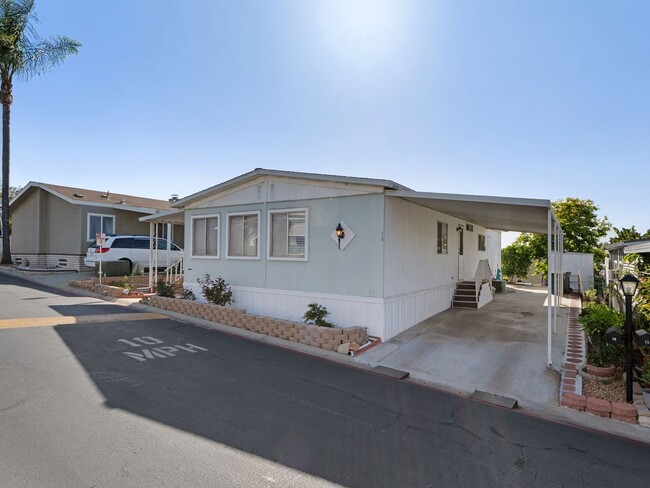 Building Photo - Cozy 3 bedrooms, 2 bathrooms, cover patio and carport available in San Marcos