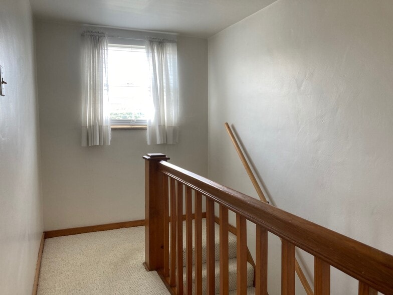 Building Photo - 1090 Clay Pike