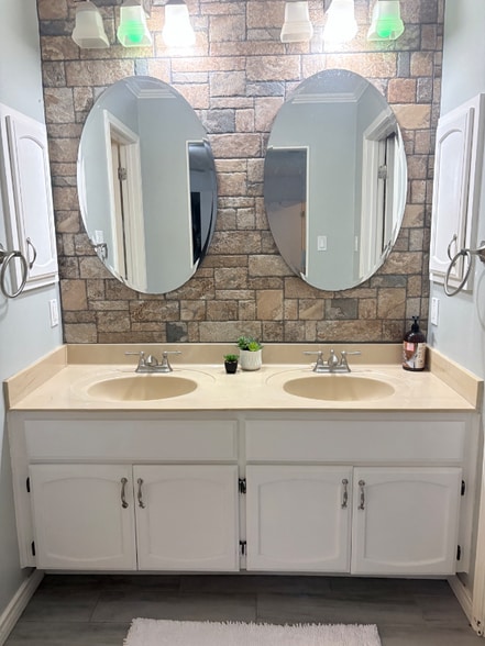 Building Photo - 15403 Forest Peak