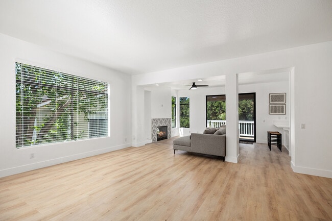 Building Photo - 31 Oak Knolls