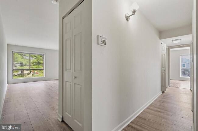 Building Photo - 8604 Village Way