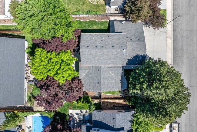 Building Photo - 1127 N Echohawk Way