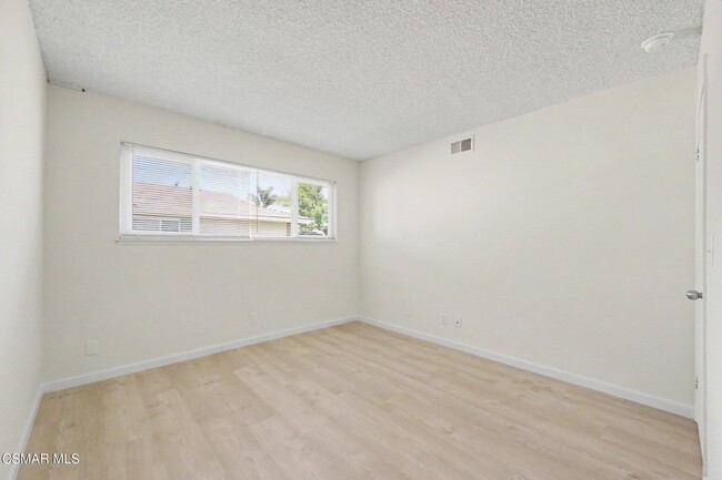 Building Photo - 1670 Calle Diamonte