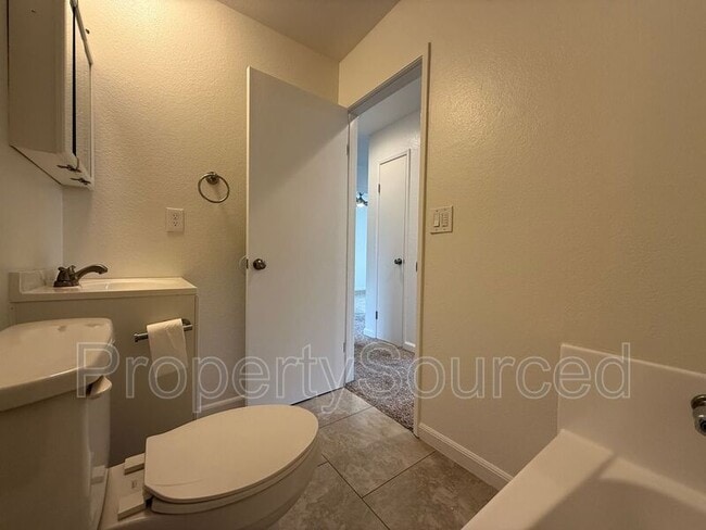 Building Photo - 426 J St